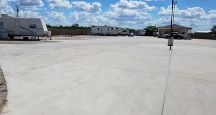 Luxury Inn & RV Park