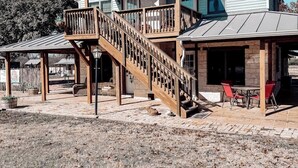 Room (Rosemary - Upstairs) | Teres/patio