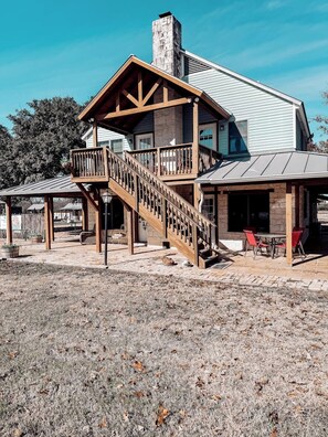 Rosemary - Upstairs Unit | Terrace/patio