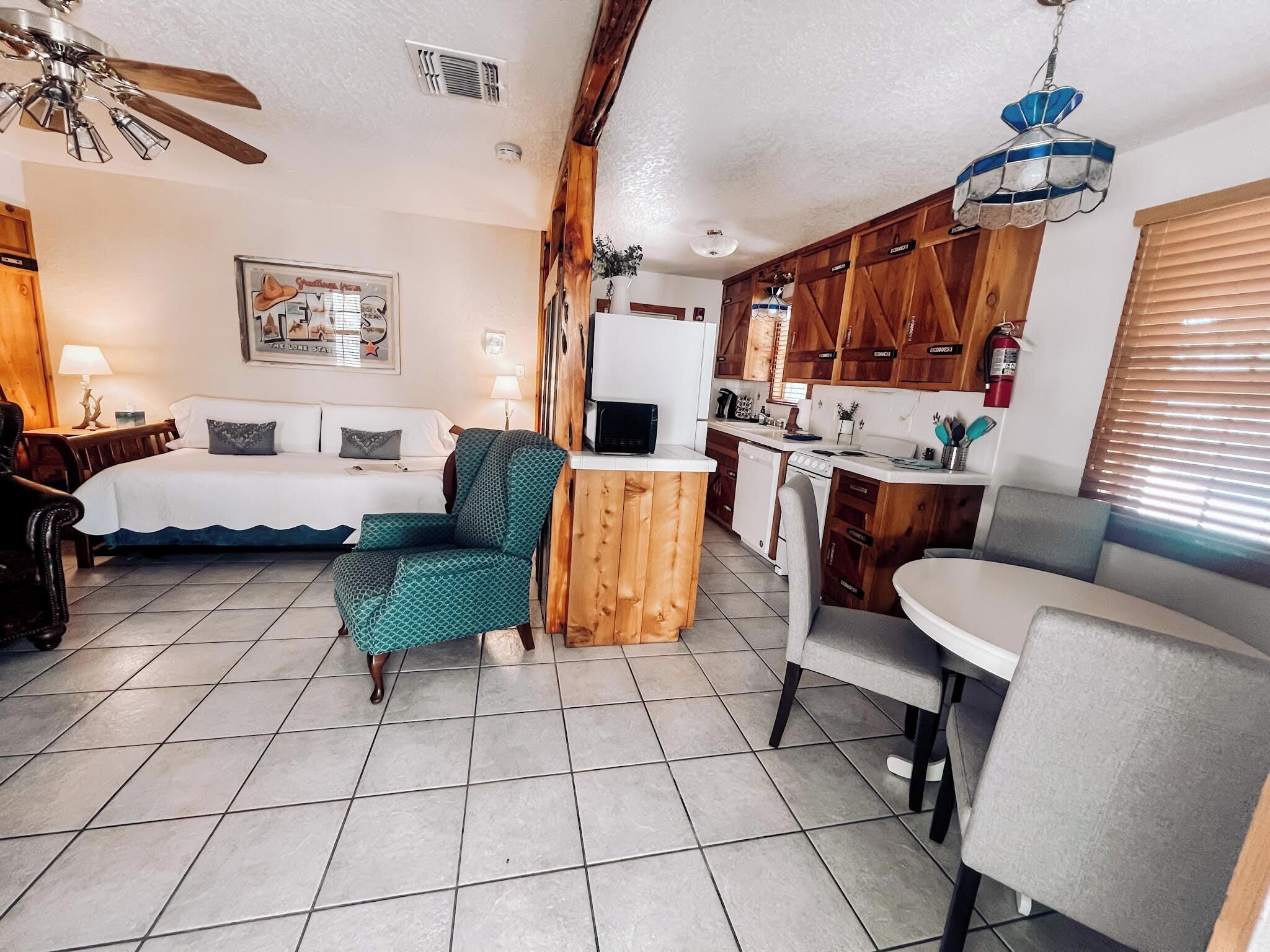 Iron/ironing board, free WiFi, bed sheets