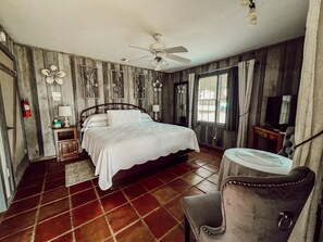 Sonora | アイロン / アイロン台、WiFi (無料)、ベッドシーツ