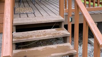 Traditional Cabin, 1 Queen Bed with Sofa bed, Garden Area | Terrace/patio