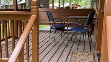 Traditional Cabin, 1 Queen Bed with Sofa bed, Courtyard View | Terrace/patio