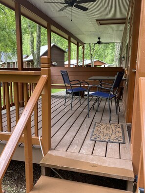 Traditional Cabin, 1 Queen Bed with Sofa bed, Courtyard View | Terrace/patio - Little Tracks Cabins (Holladay)