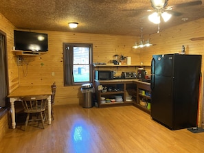 Traditional Cabin, Multiple Beds, Mountain View | Private kitchen | Fridge, microwave, stovetop, coffee/tea maker - Little Tracks Cabins (Holladay)
