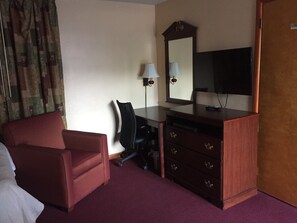 Caja de seguridad en la habitación, escritorio y cortinas blackout 