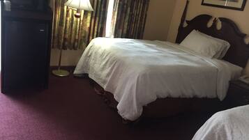 Zimmersafe, Schreibtisch, Verdunkelungsvorhänge, kostenloses WLAN