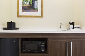A kitchen with a microwave, coffee maker, and a refrigerator. - Hampton Inn & Suites Niles/Warren (Niles)