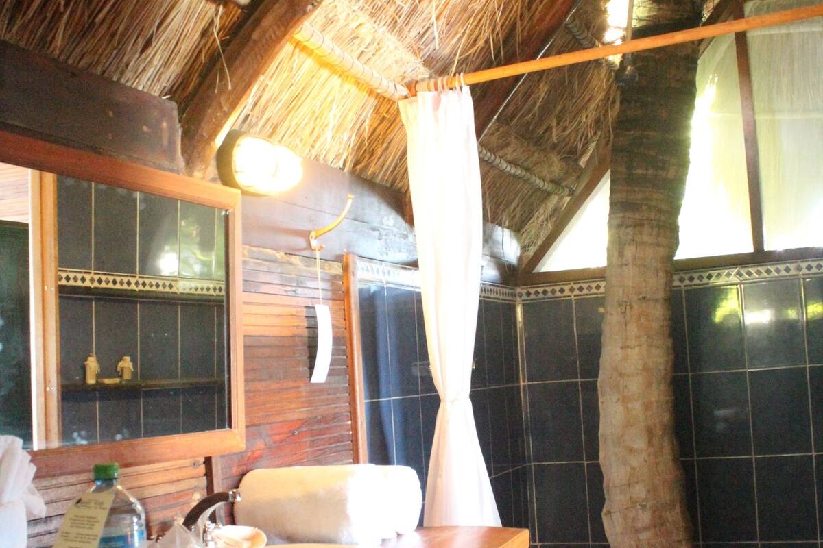 ola suite ocean view | bathroom | towels, soap, shampoo, toilet paper