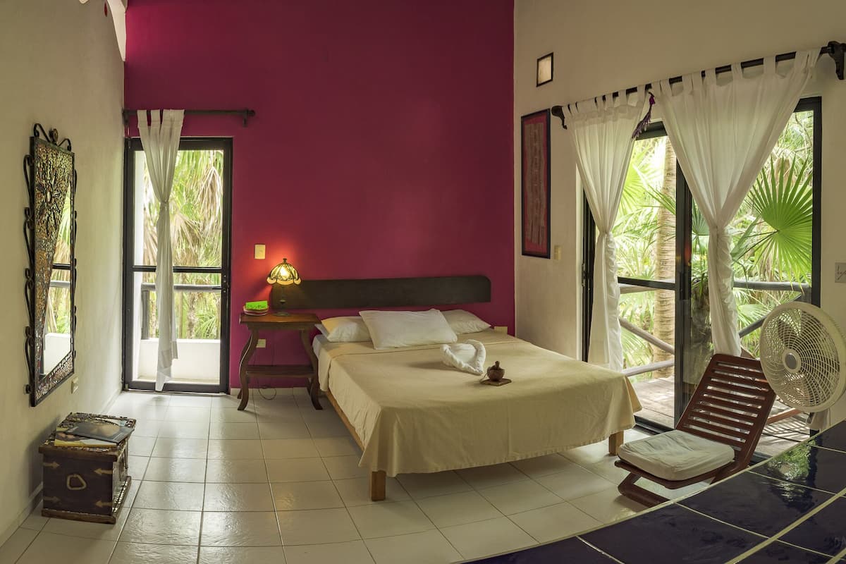 Ave de Paraiso Garden Studio