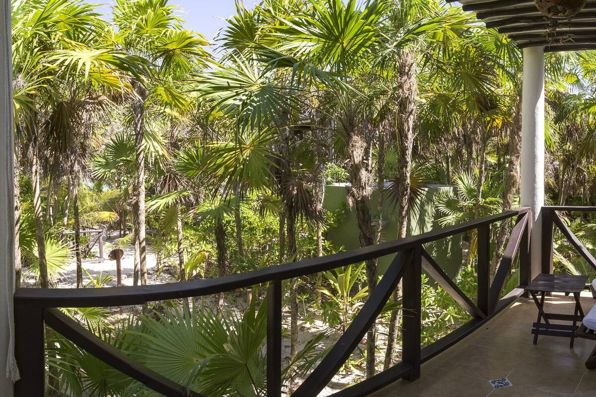 Pajaro Azul Caribbean Bungalow | In-room safe, desk, laptop workspace, WiFi (free)