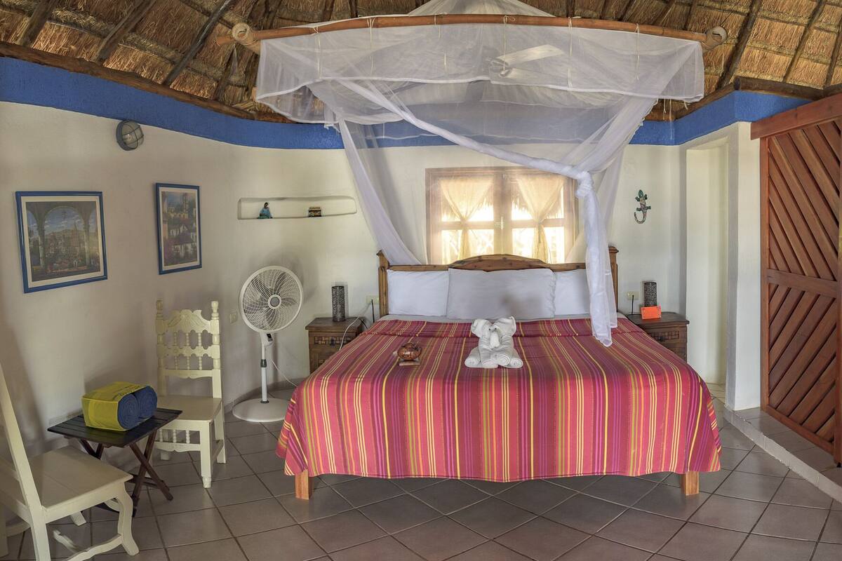 Alma del Mar Caribbean Bungalow | In-room safe, desk, laptop workspace, WiFi (free)