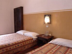 Desk, iron/ironing board, free WiFi - Hotel Principal (Oaxaca)