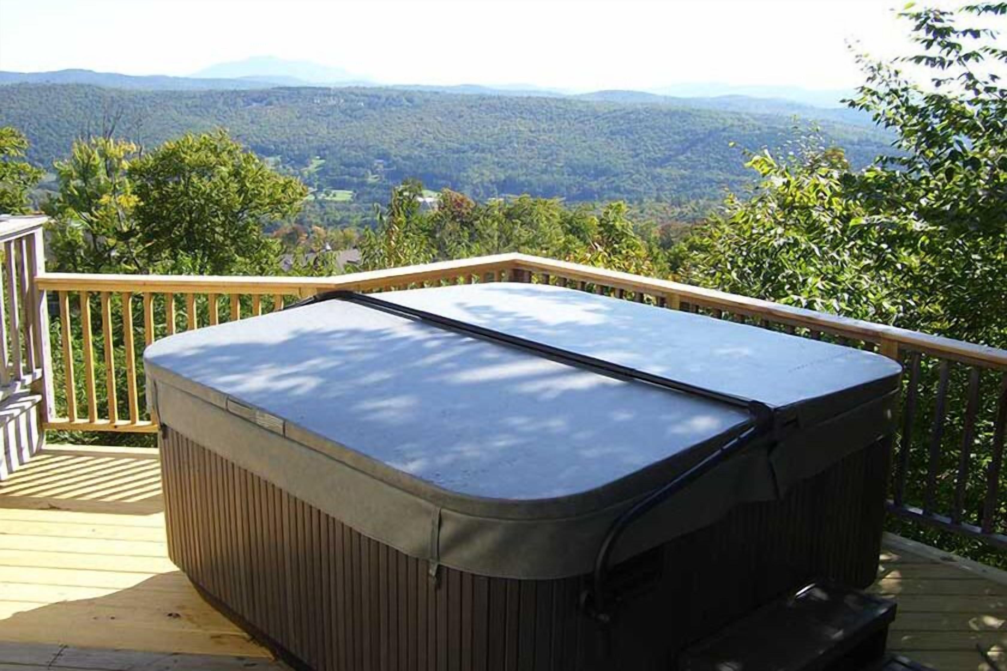 House, 6 Bedrooms | Outdoor spa tub