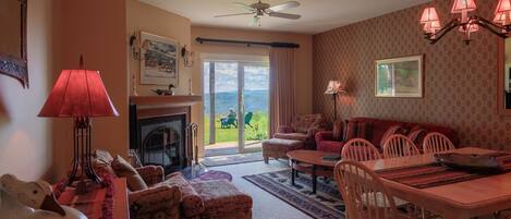 Suite, 2 Bedrooms (Grand) | Living area