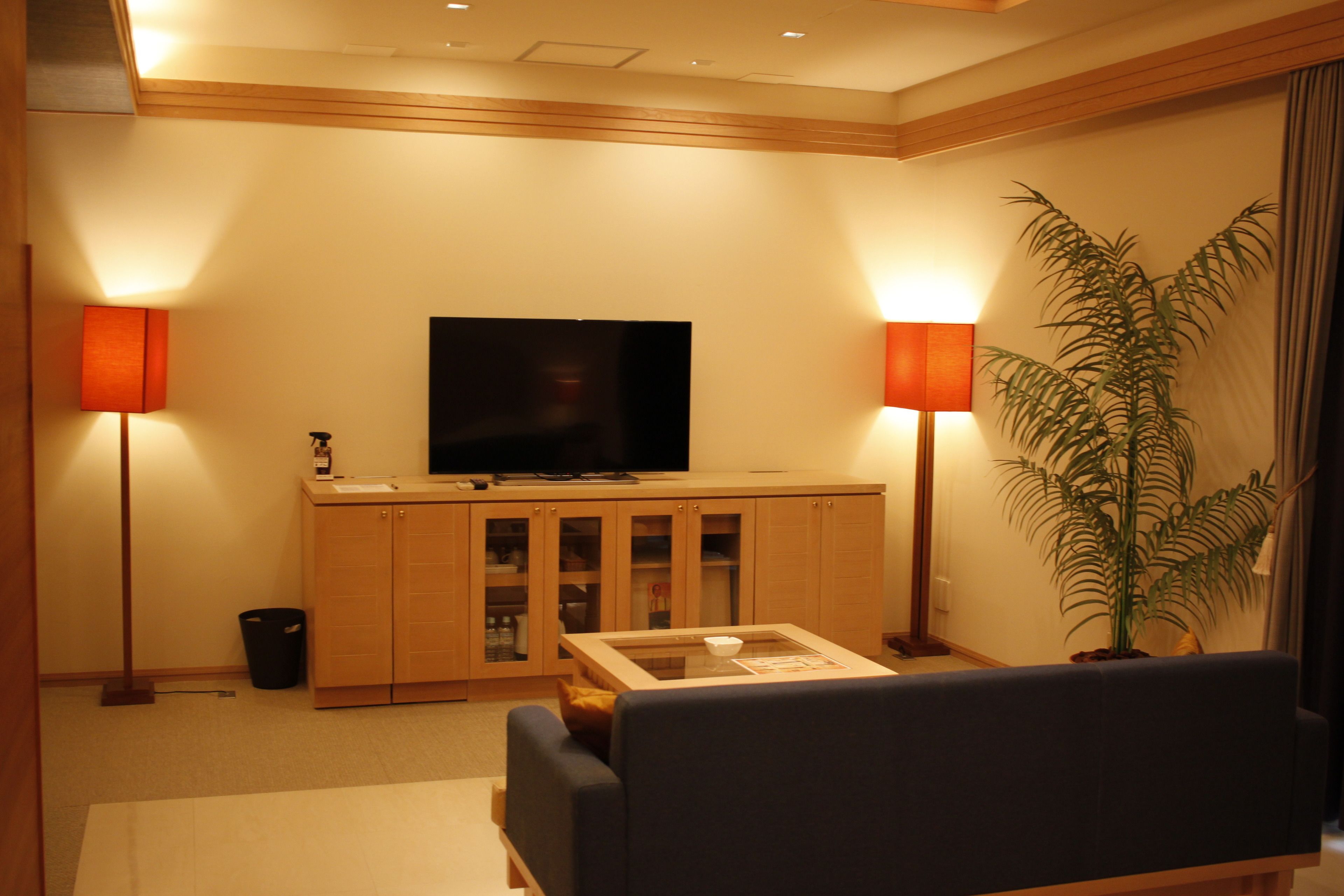 blackout curtains, free wifi, bed sheets