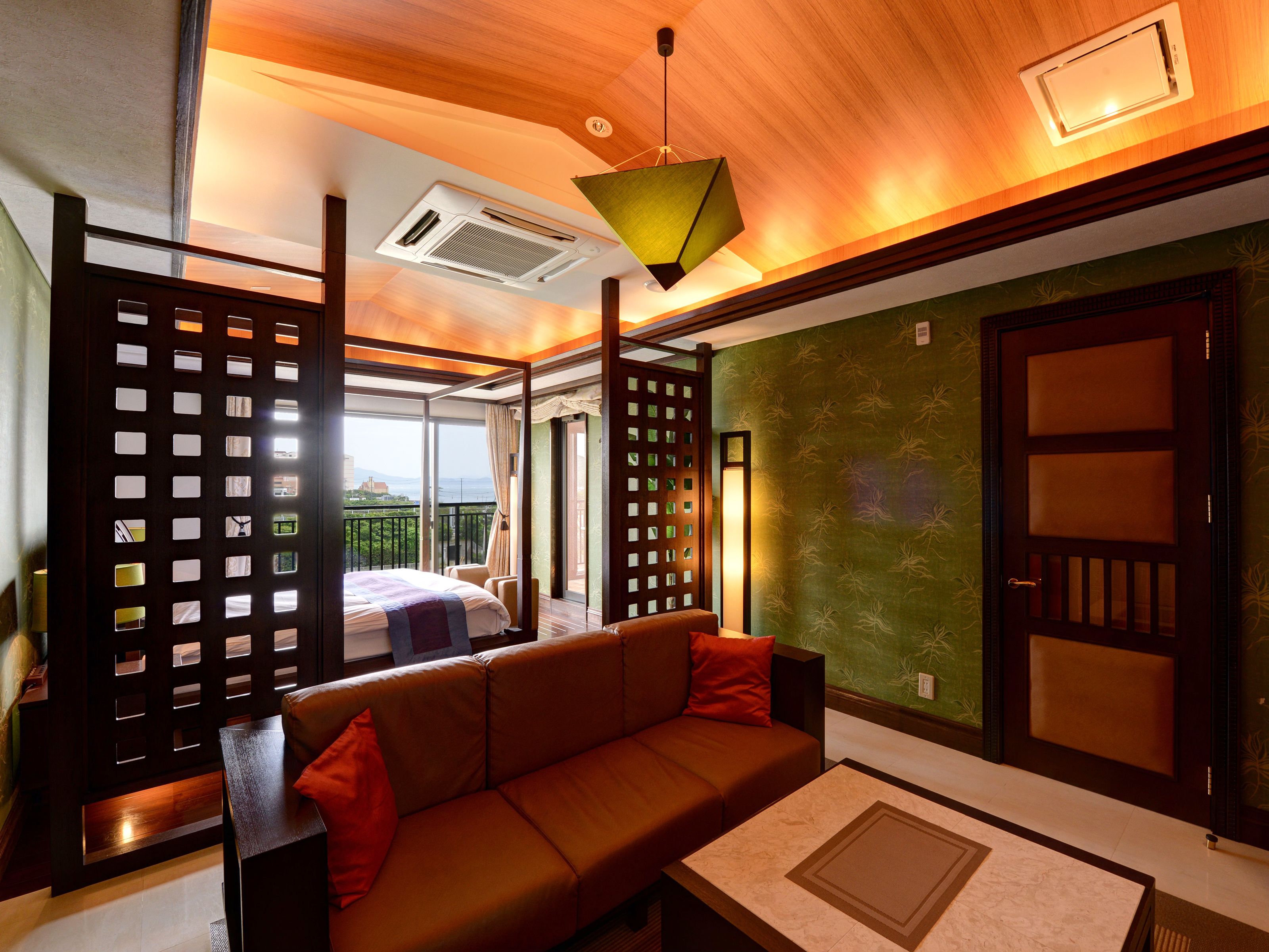 blackout curtains, free wifi, bed sheets