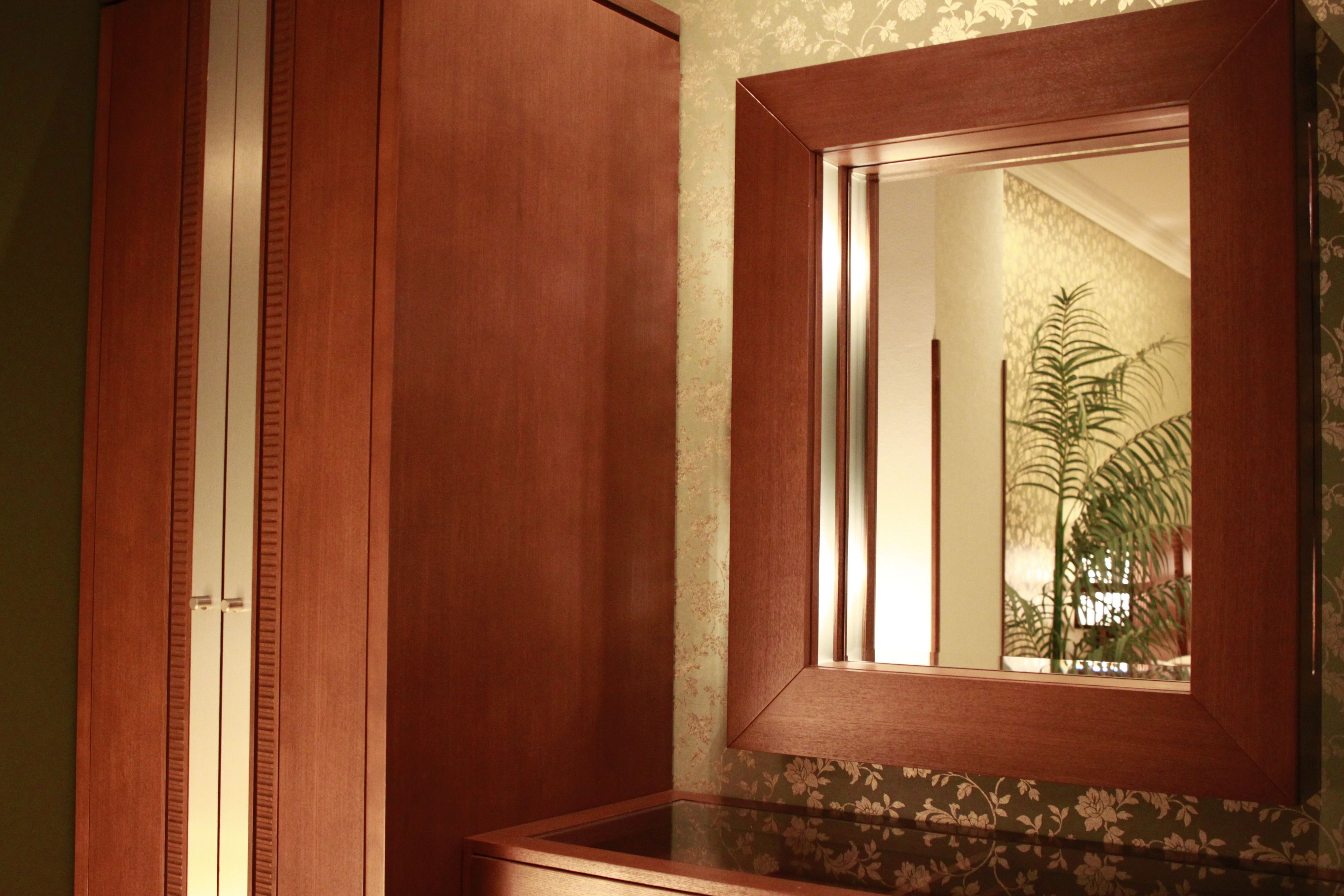 blackout curtains, free wifi, bed sheets