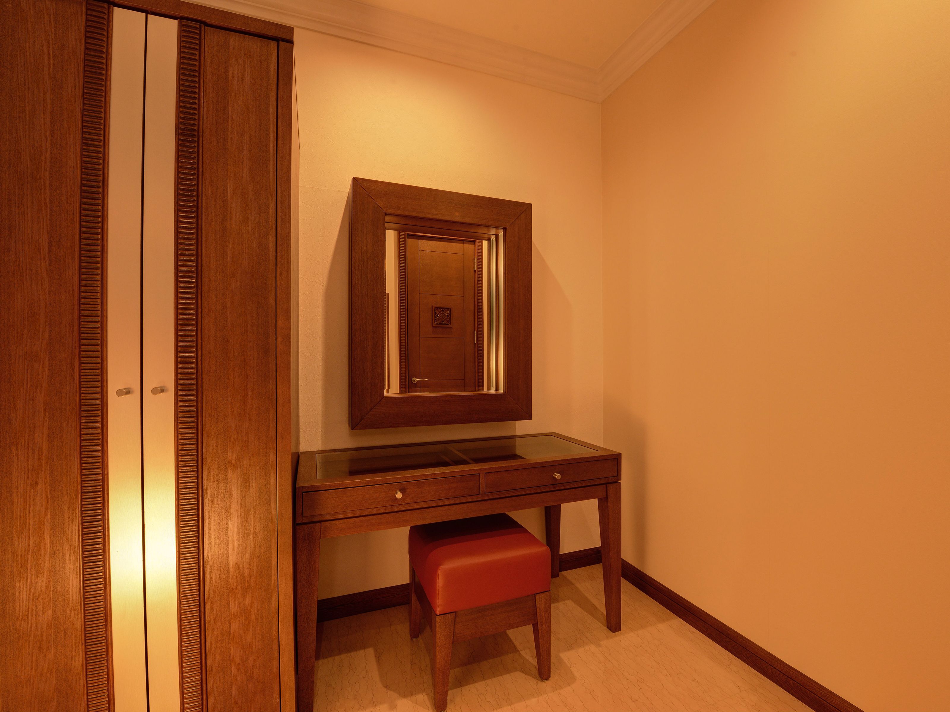 blackout curtains, free wifi, bed sheets