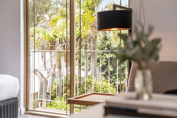 Suite | Premium bedding, desk, laptop workspace, free WiFi