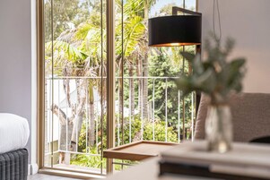 Ropa de cama de alta calidad y escritorio 