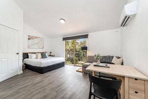 Ropa de cama de alta calidad y escritorio 