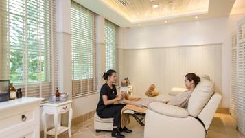 Aromatherapy, Thai massages, 6 treatment rooms, manicures and pedicures
