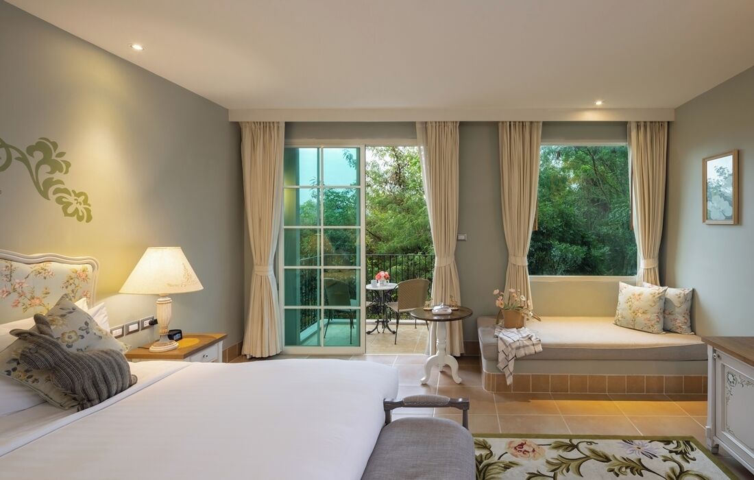 superior room | 1 bedroom, minibar, in-room safe, desk