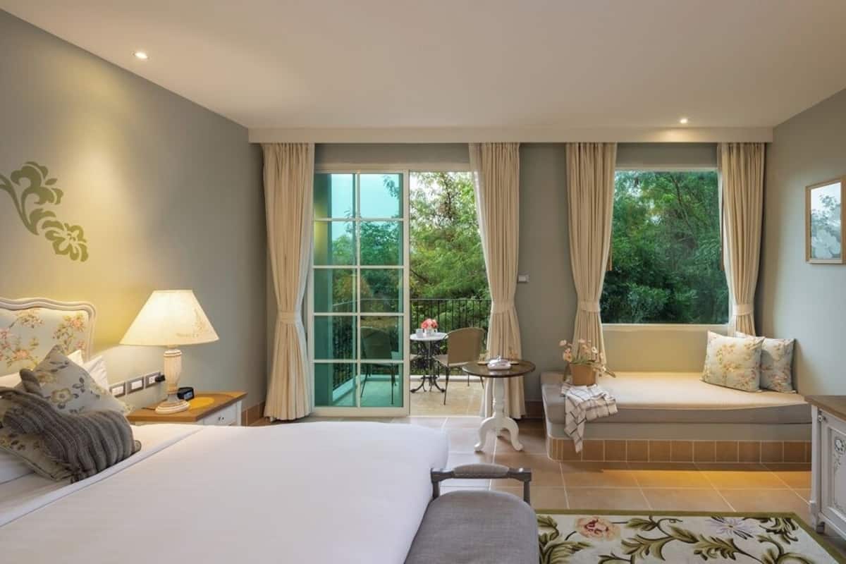 superior room | 1 bedroom, minibar, in-room safe, desk