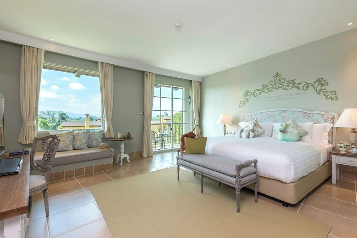 Superior Room, Lake View