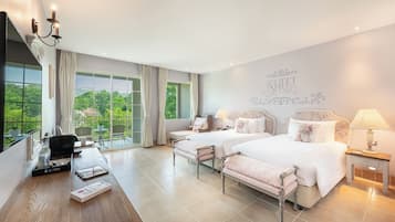 Deluxe-huone, vuoristonäköala | Minibaari, tallelokero huoneessa, työpöytä, äänieristys