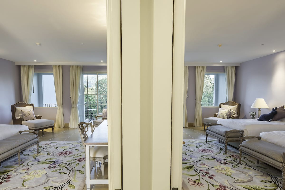Deluxe Family Connecting Rooms | 1 間臥室、迷你吧、客房內保險箱、書桌