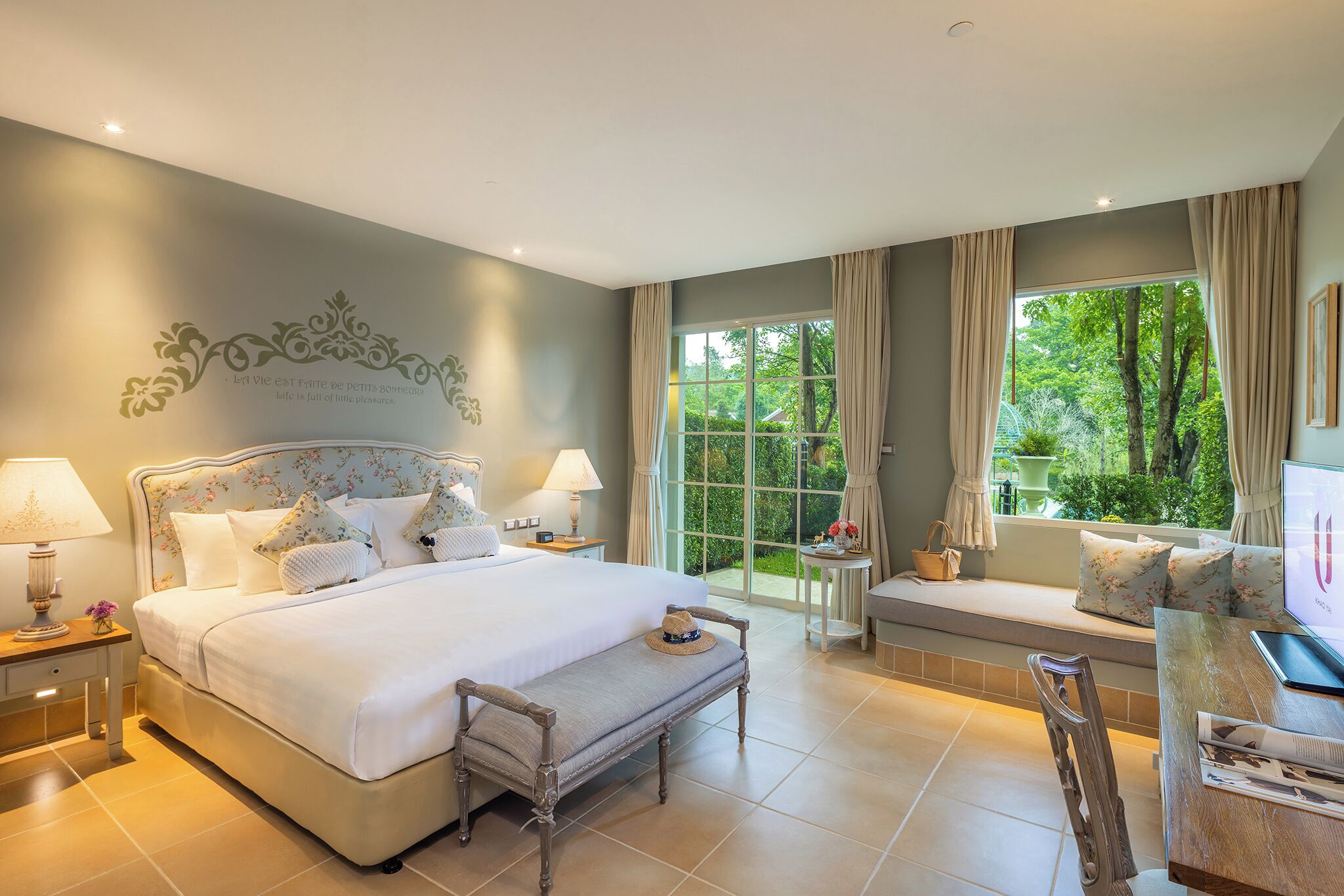 Terrace Garden | Minibar, in-room safe, desk, soundproofing