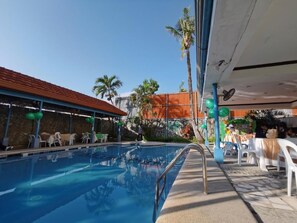 Outdoor pool - Metro Park Hotel Cebu City (Cebu City)
