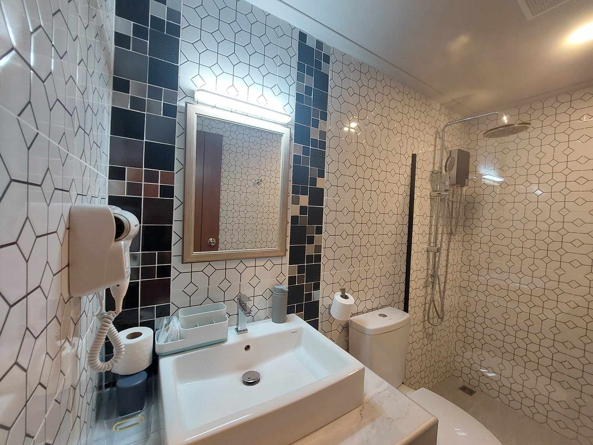 deluxe villa | bathroom | shower, free toiletries, hair dryer, bathrobes