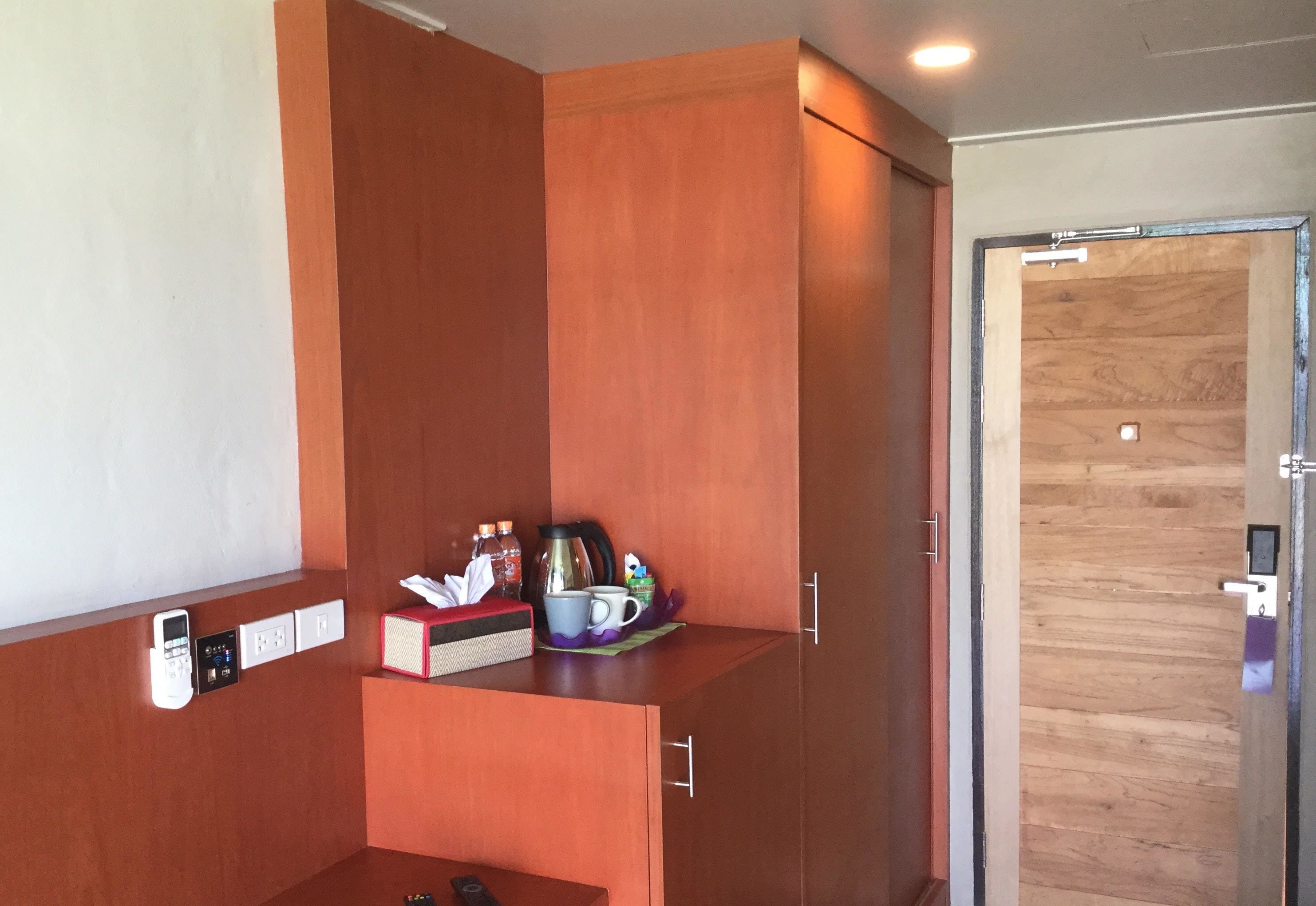 2 bedrooms, premium bedding, minibar, in-room safe