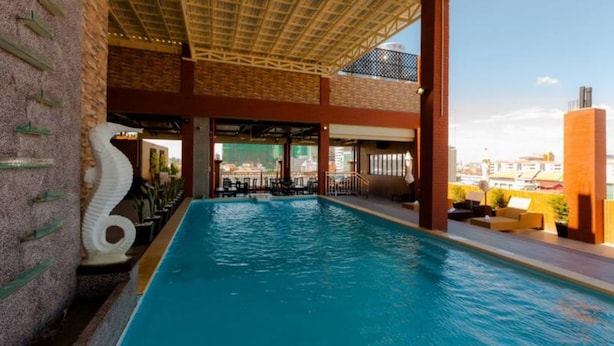Pool - Seventh Heaven Hotel and High Bar (Phnom Penh)