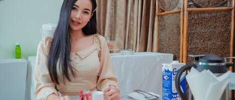 Free daily English breakfast