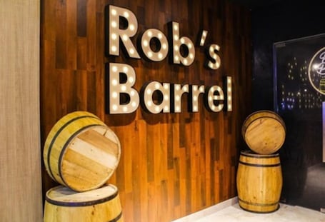 Breakfast, lunch, dinner served; international cuisine