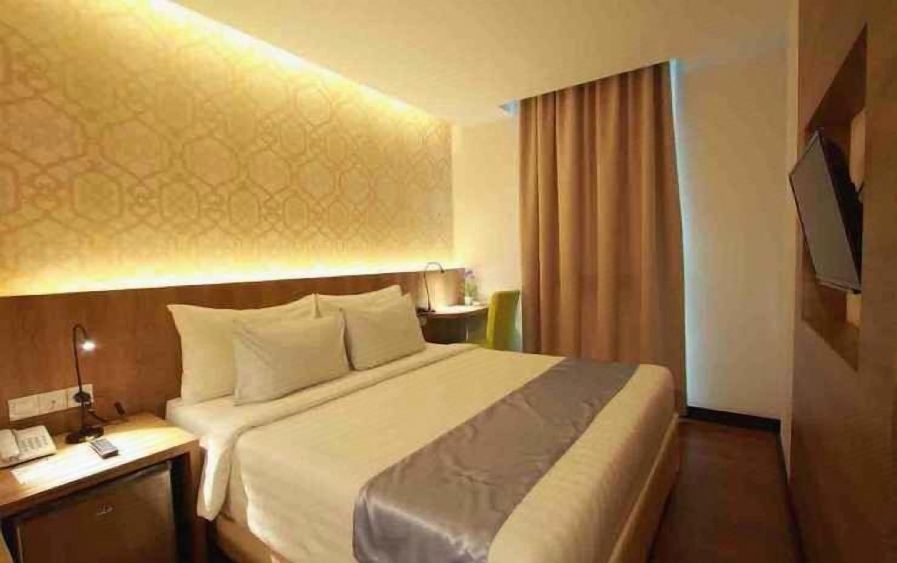 Minibar, escritorio, insonorización y wifi gratis 