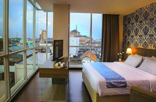 Quarto luxo, 1 cama de casal | Frigobar, escrivaninha, quartos à prova de som, Wi-Fi de cortesia