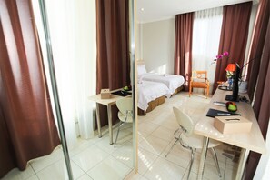 Chambre Deluxe, 1 lit double | Literie de qualité supérieure, couette en duvet d'oie, bureau