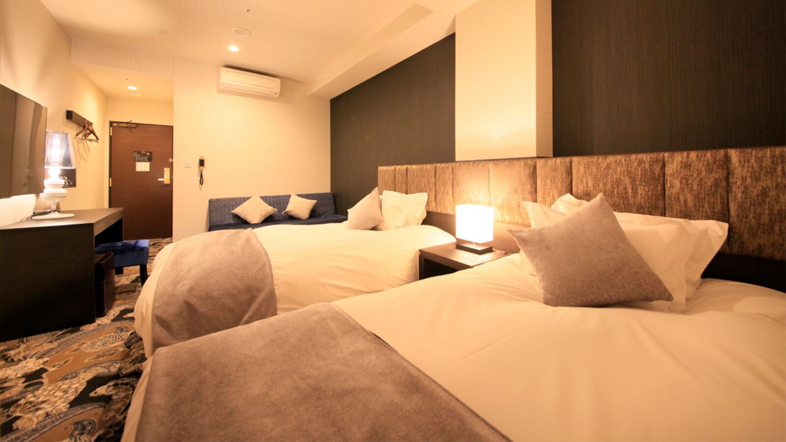Premium bedding, desk, free WiFi, bed sheets
