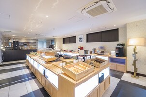 朝食 (ビュッフェ)、毎日提供 (1 名様 2200 JPY)