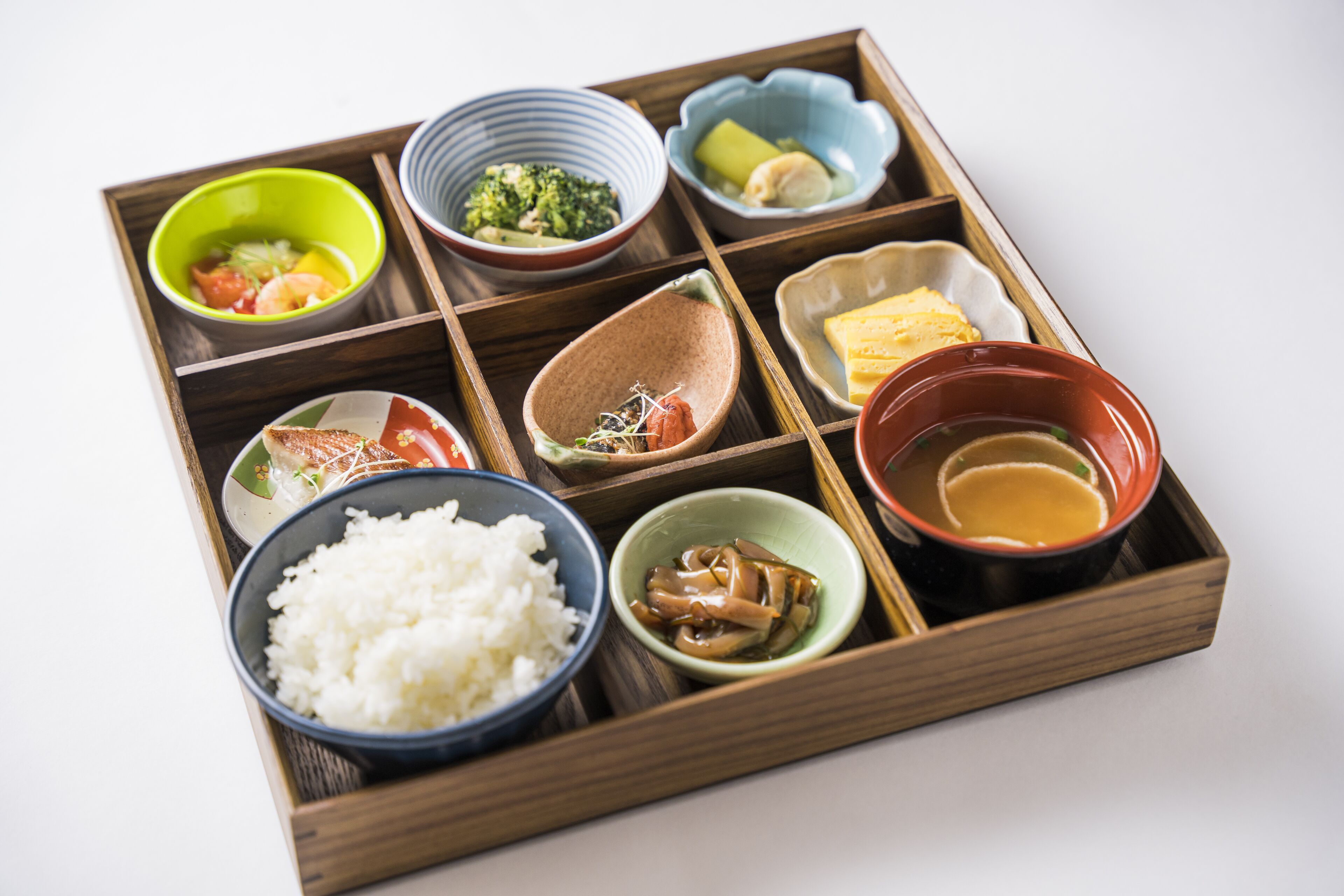 daily buffet breakfast (jpy 2200 per person)