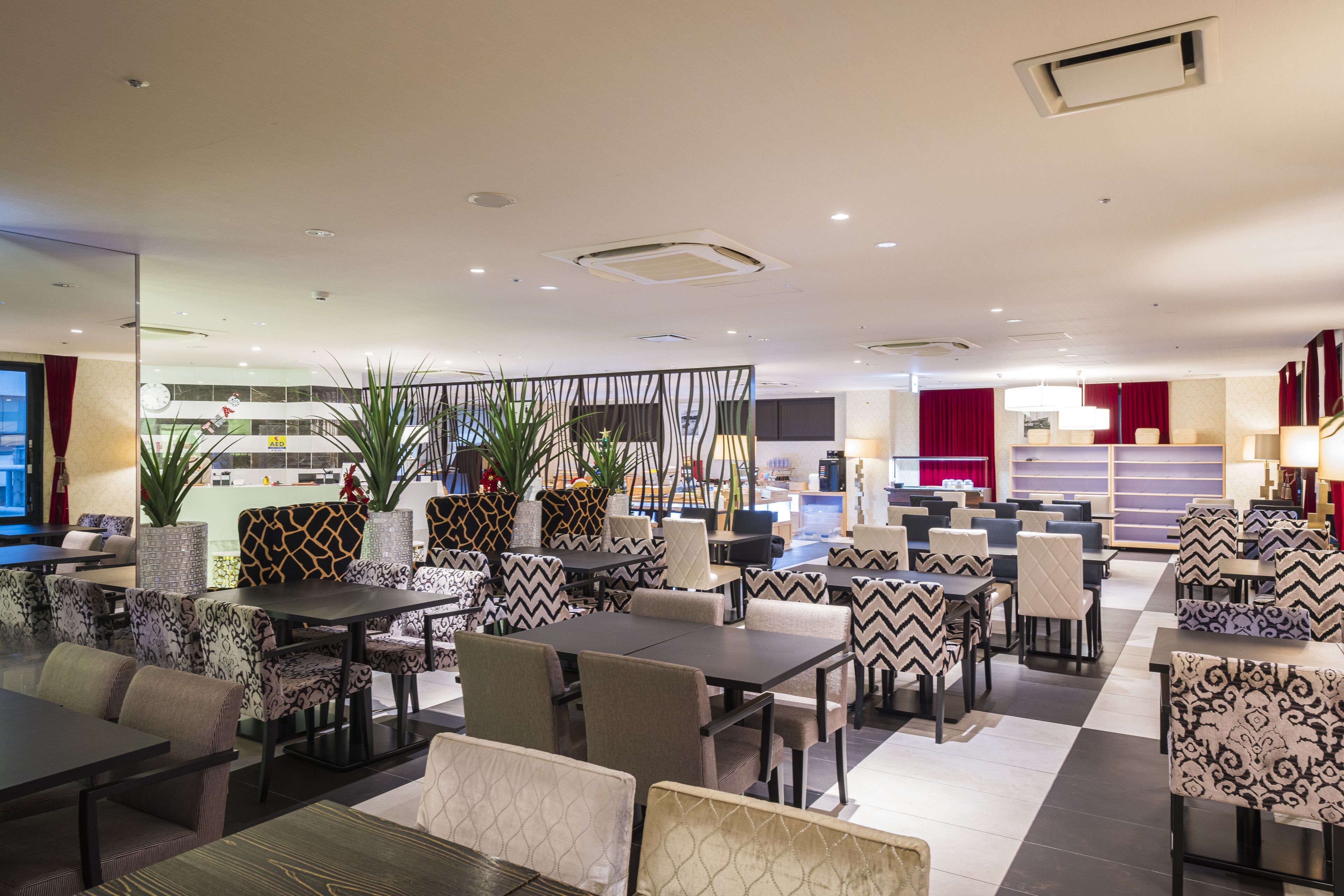 daily buffet breakfast (jpy 2200 per person)