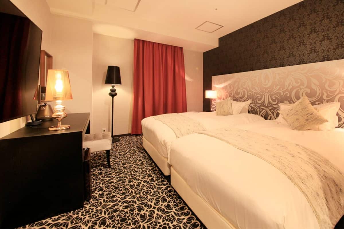 Premium bedding, desk, WiFi (free), bed sheets