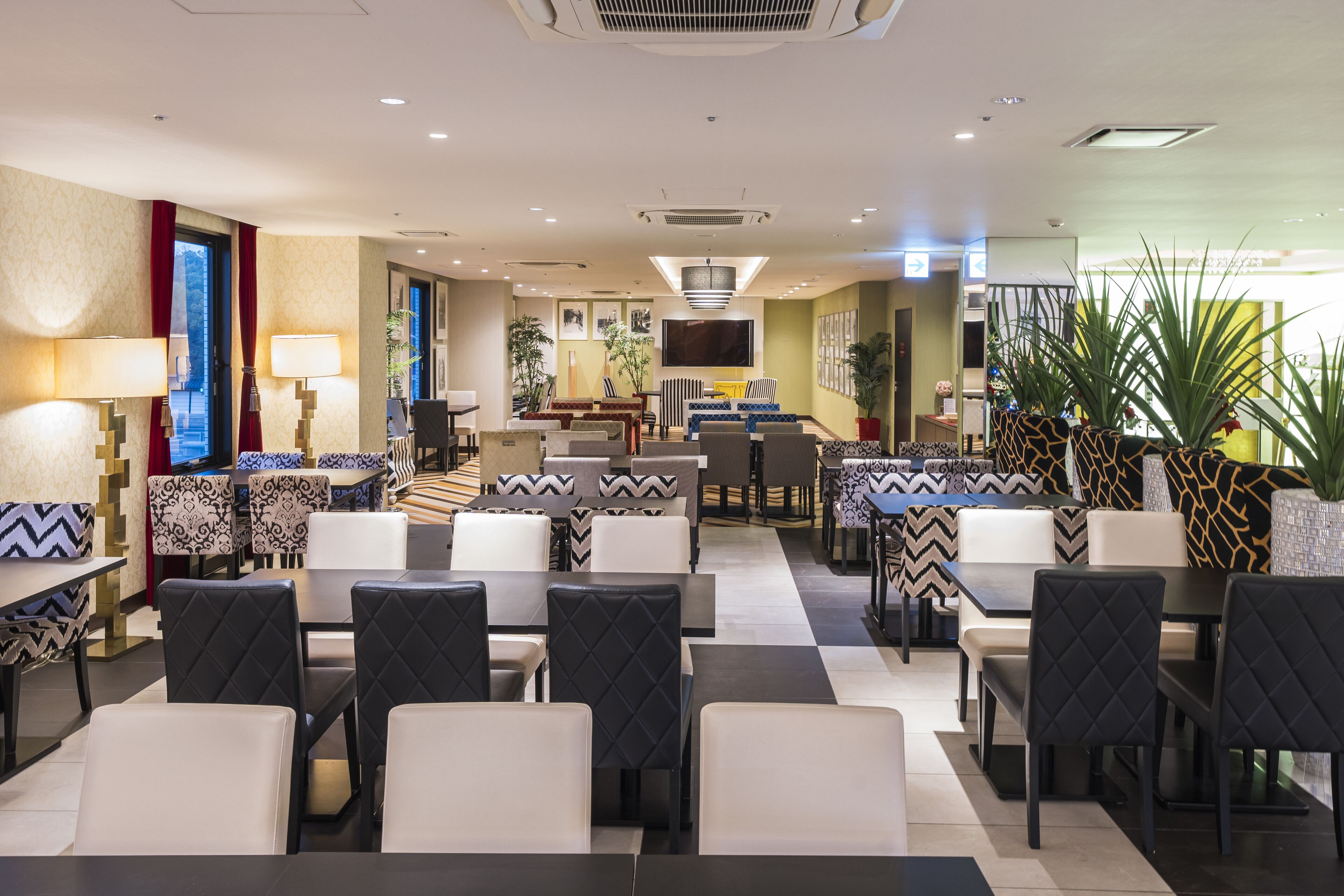 daily buffet breakfast (jpy 2200 per person)