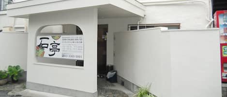 Standard Twin Room | Iron/ironing board, free WiFi, bed sheets