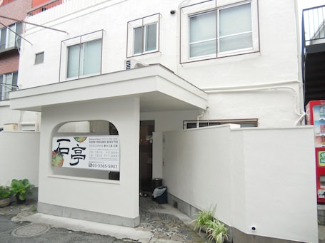 Standard Twin Room | Iron/ironing board, free WiFi, bed sheets
